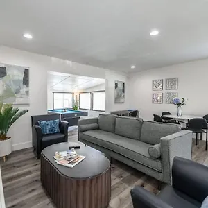 Spacious Disneyland 5 Bedroom 4 Bath House With Game Villa
