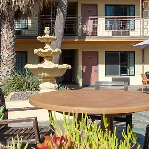 Court Yard מוטל