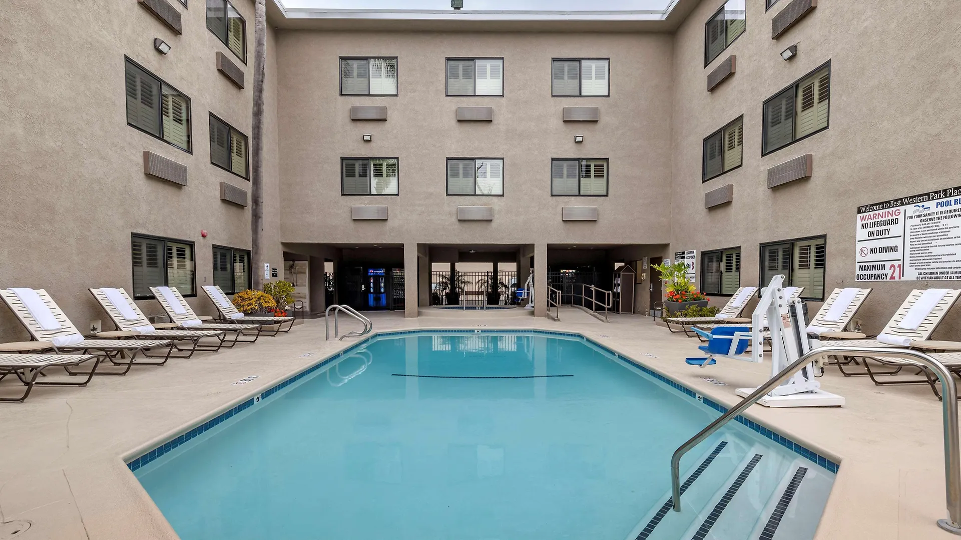 מלון אנהיים Best Western Plus Park Place Inn - Mini Suites